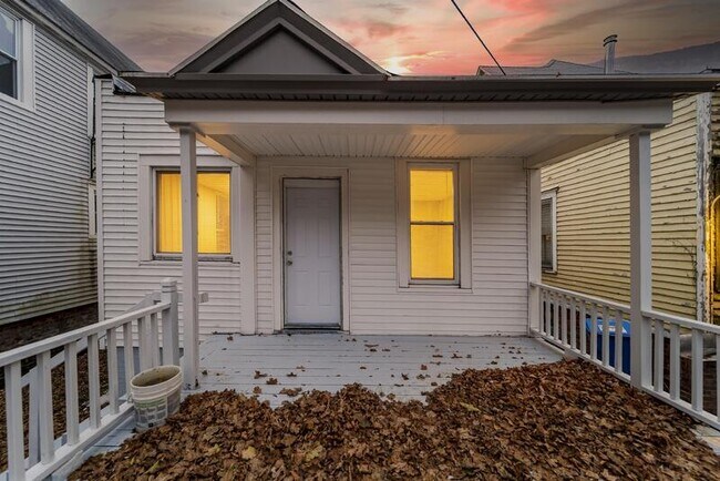 Building Photo - 139 N Pine Ave