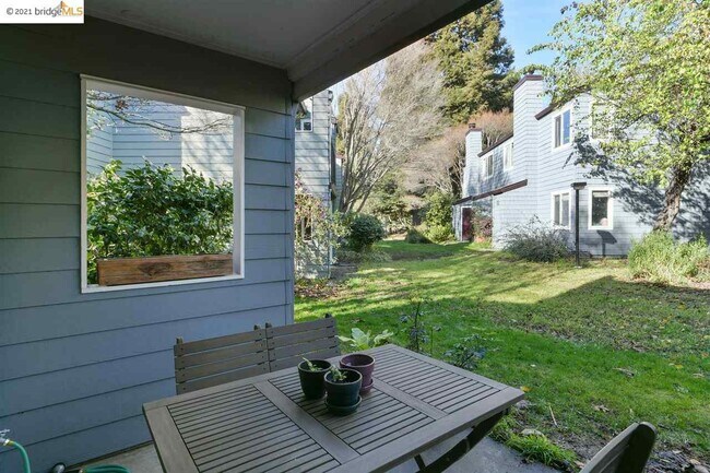 Building Photo - 18 Emery Bay Dr