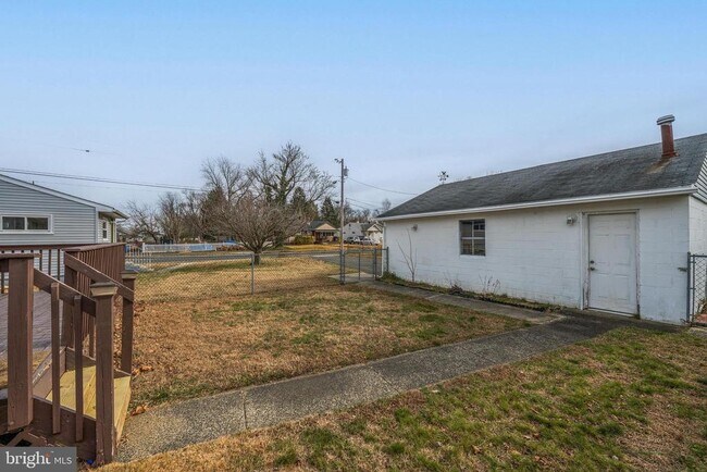 Building Photo - 244 Pomona Ave