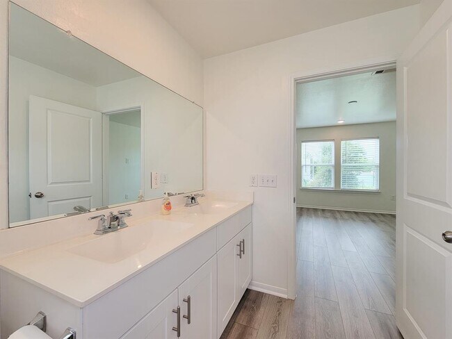 Building Photo - 16230 Dutton Clover Dr