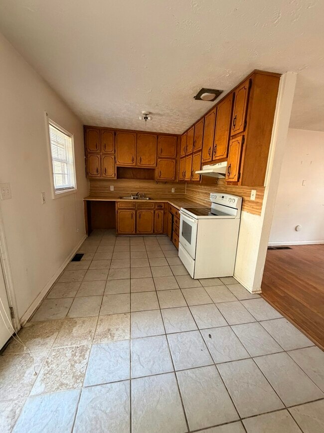 Building Photo - 298 Roxbury Dr