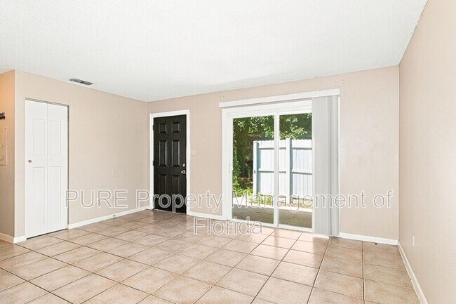 Building Photo - 2040 SE 40th Street Rd