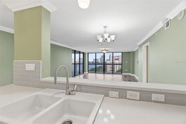 Building Photo - 2413 Bayshore Blvd
