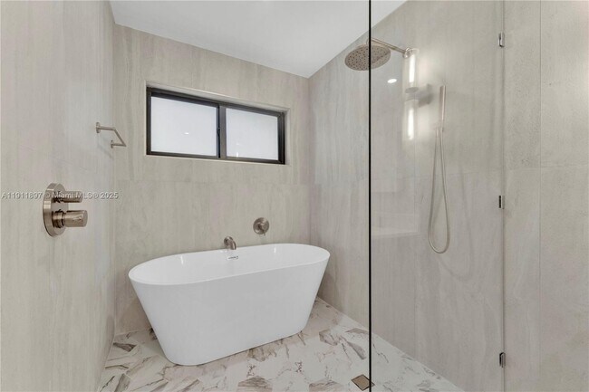 Building Photo - 443 SW 21st Rd