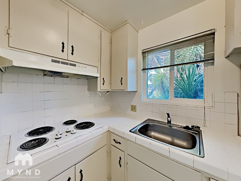 Building Photo - 2376 Sutter Ave