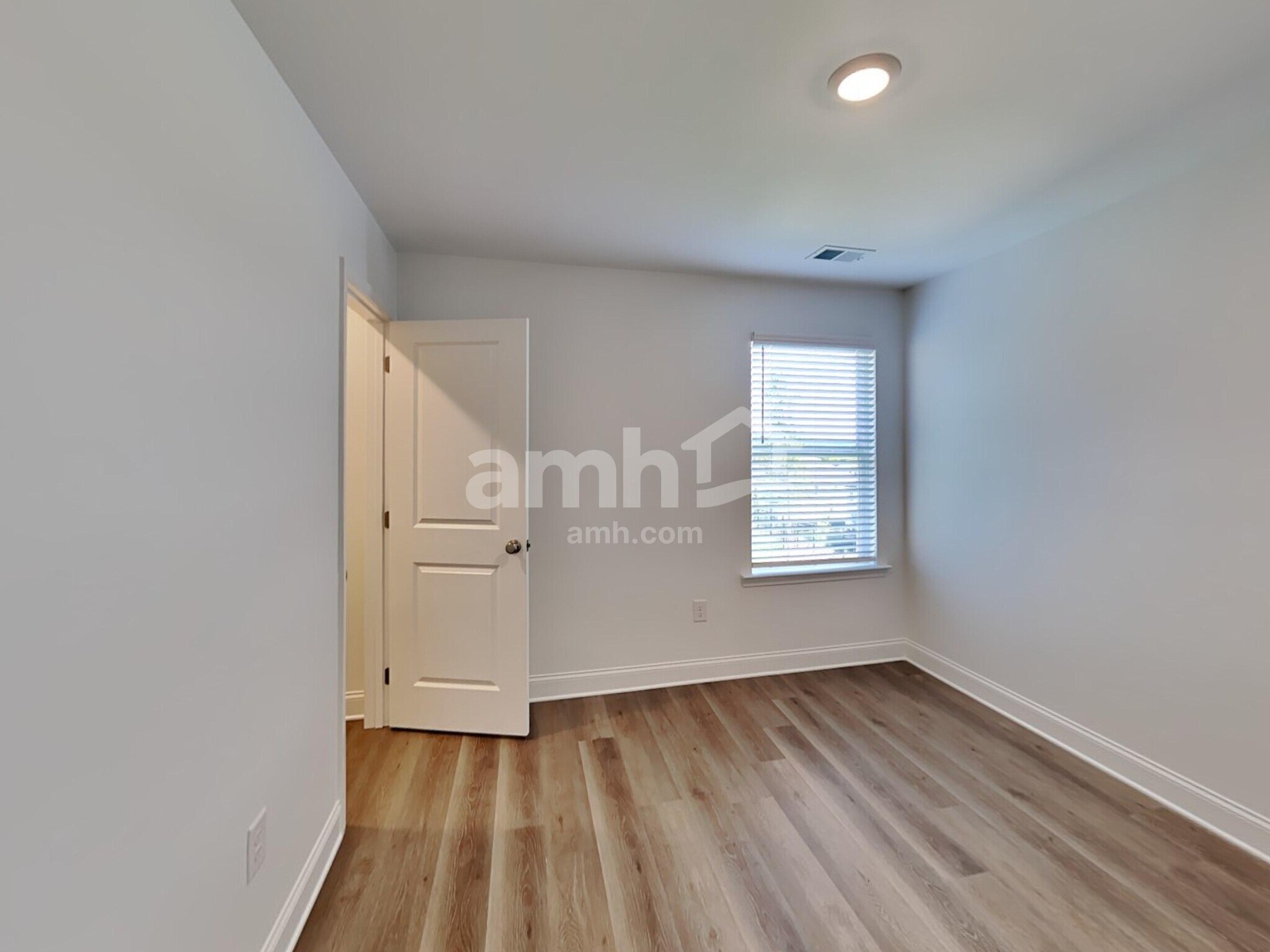Building Photo - 1048 Highland Walk