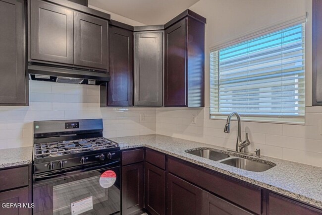 Building Photo - 8912 Norton St