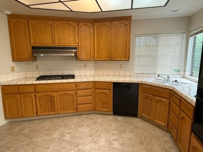 Building Photo - Spacious 3 Bedroom 2.5 Bath Two Story Home in Desirable Almaden Neighborhood