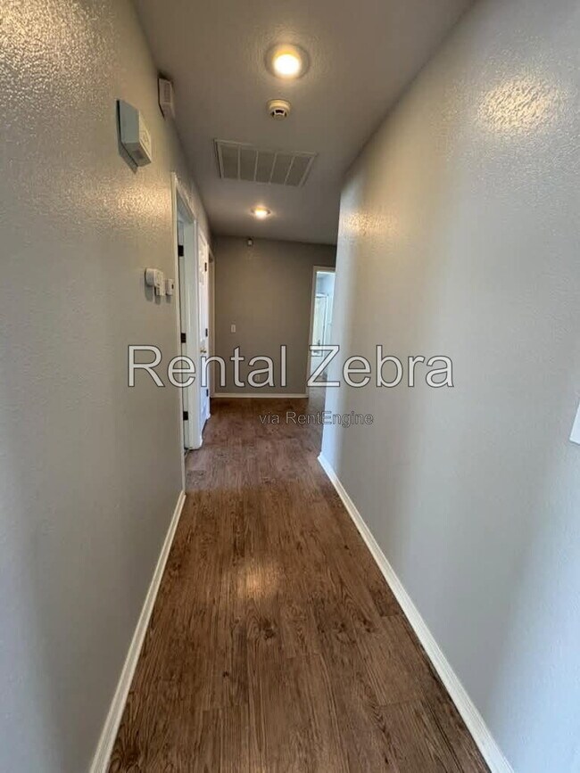 Building Photo - 786 Kinglet Ct