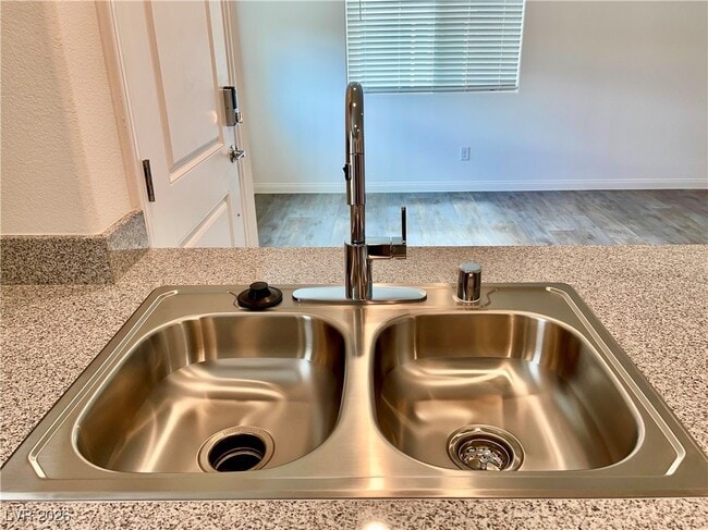 Building Photo - 12185 Scarlet Ember Rd