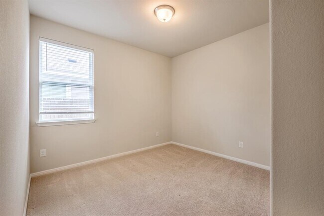 Building Photo - 244 E Broade St