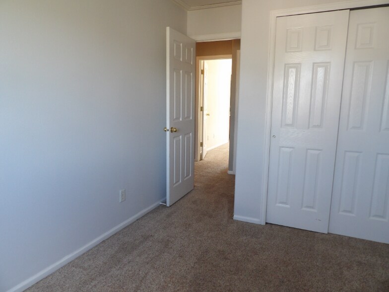Building Photo - 4979 Butterfield Dr