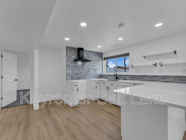Building Photo - 7726 S 3500 E