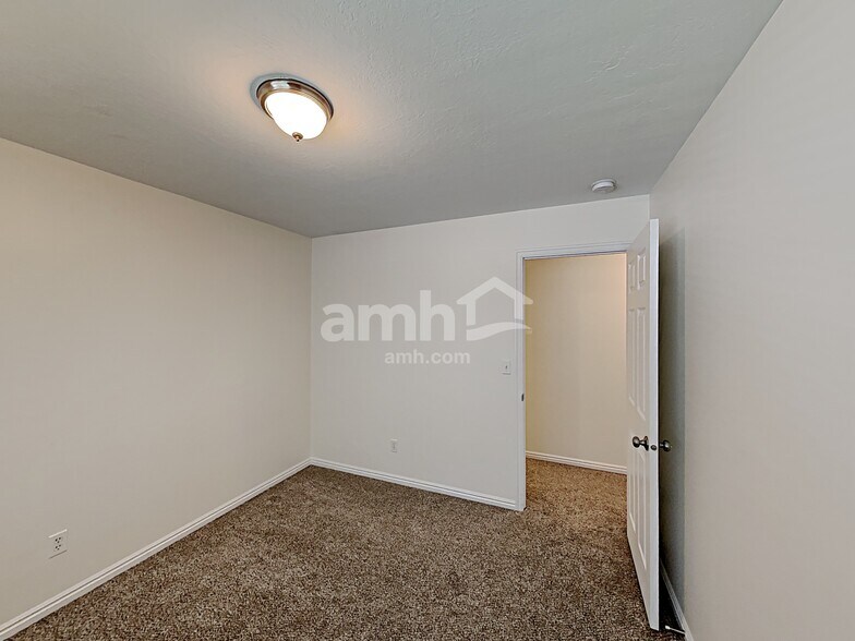 Building Photo - 4833 S 3575 W
