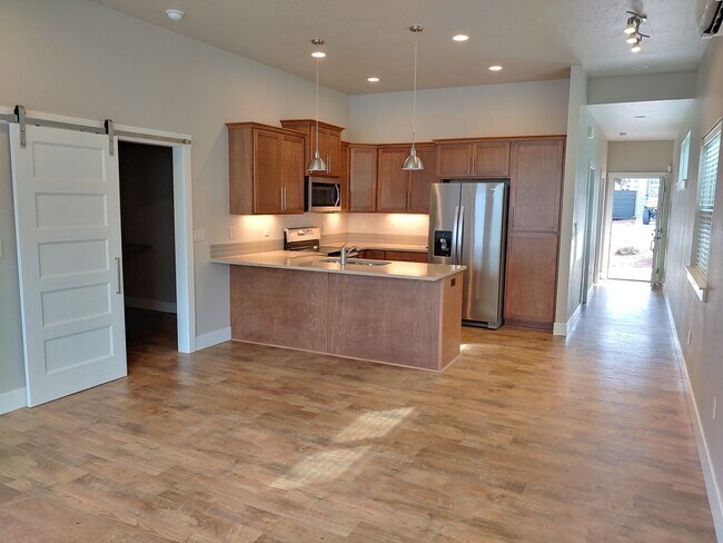 Building Photo - Beautiful Low Maintenance Home in Gated Co...