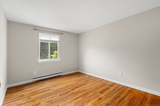 Building Photo - 1620 Farmington Ave