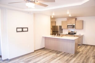 Building Photo - Peter Park