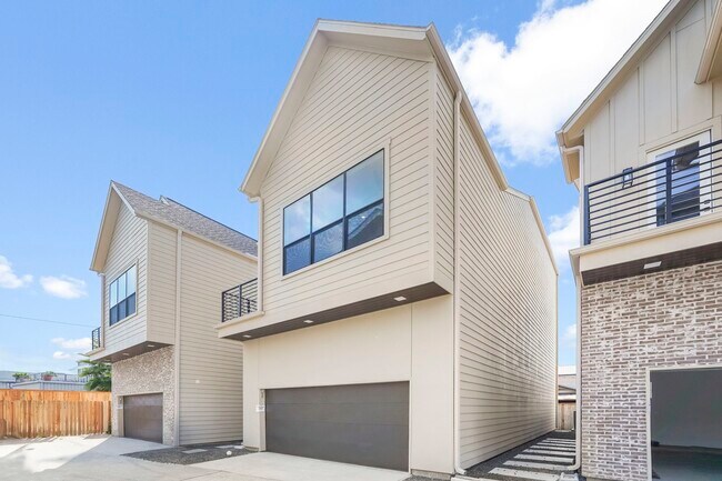 Building Photo - 4105 Allen St