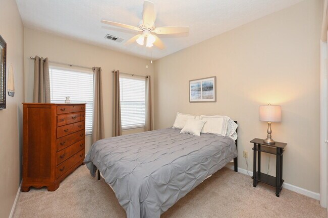 Building Photo - FULLY FURNISHED 2BR CONDO WITH MONTHLY LEASE TERMS