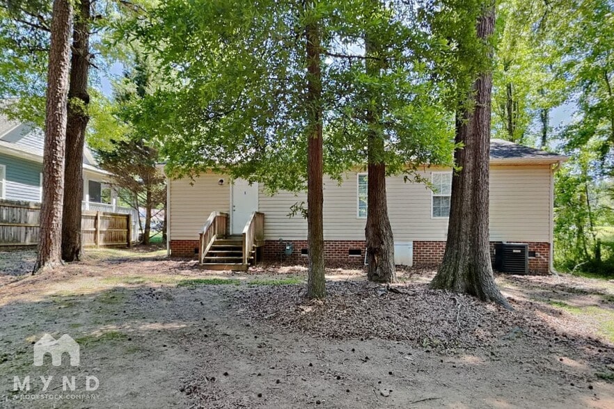 Building Photo - 2208 Shalimar Dr