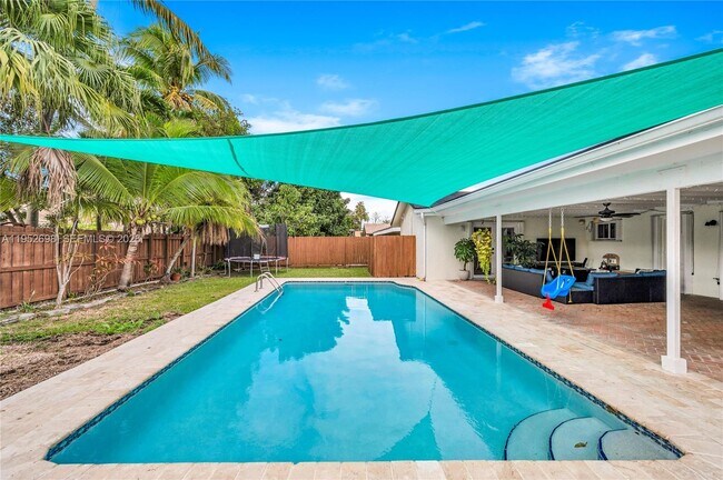 Building Photo - 15930 SW 90th Ave