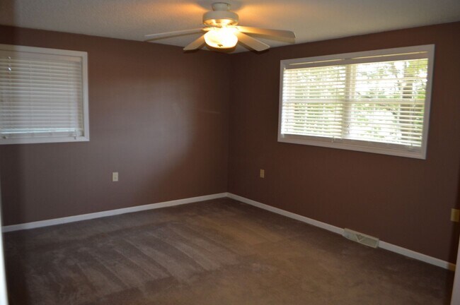 Building Photo - 127 Freedom Dr