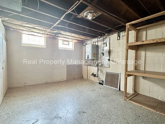 Building Photo - 1596 Albany St