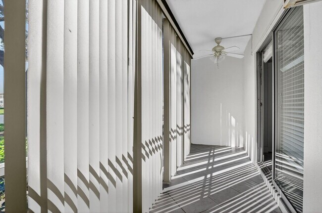 Building Photo - 177 Fanshaw E