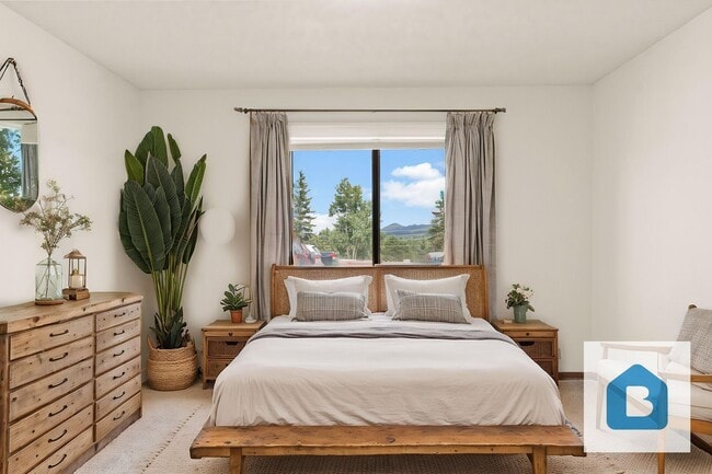 Building Photo - 600 N Coraline St