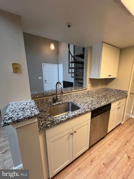 Building Photo - 14055 Vista Dr