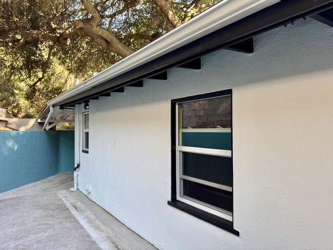 Building Photo - 1619 Oak Dr