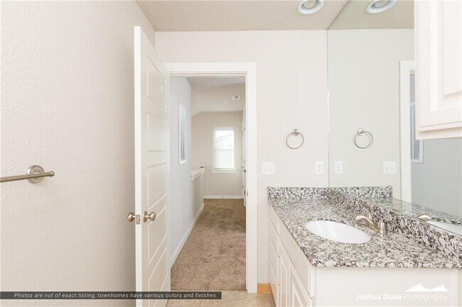 Building Photo - 1654 N Izard Ln