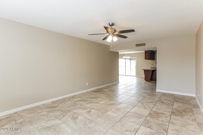 Building Photo - 4420 W Mercer Ln