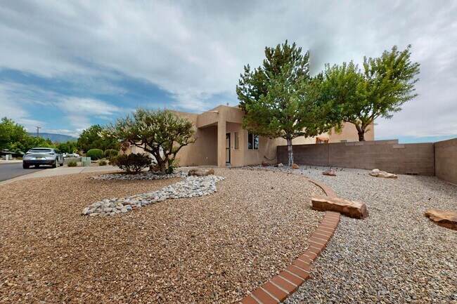 Building Photo - SE Rio Rancho 3 Bedroom  2 bath  2 car garage
