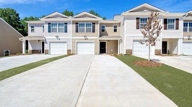 Building Photo - Charming 3-bedroom townhome ready to welcome a new family!