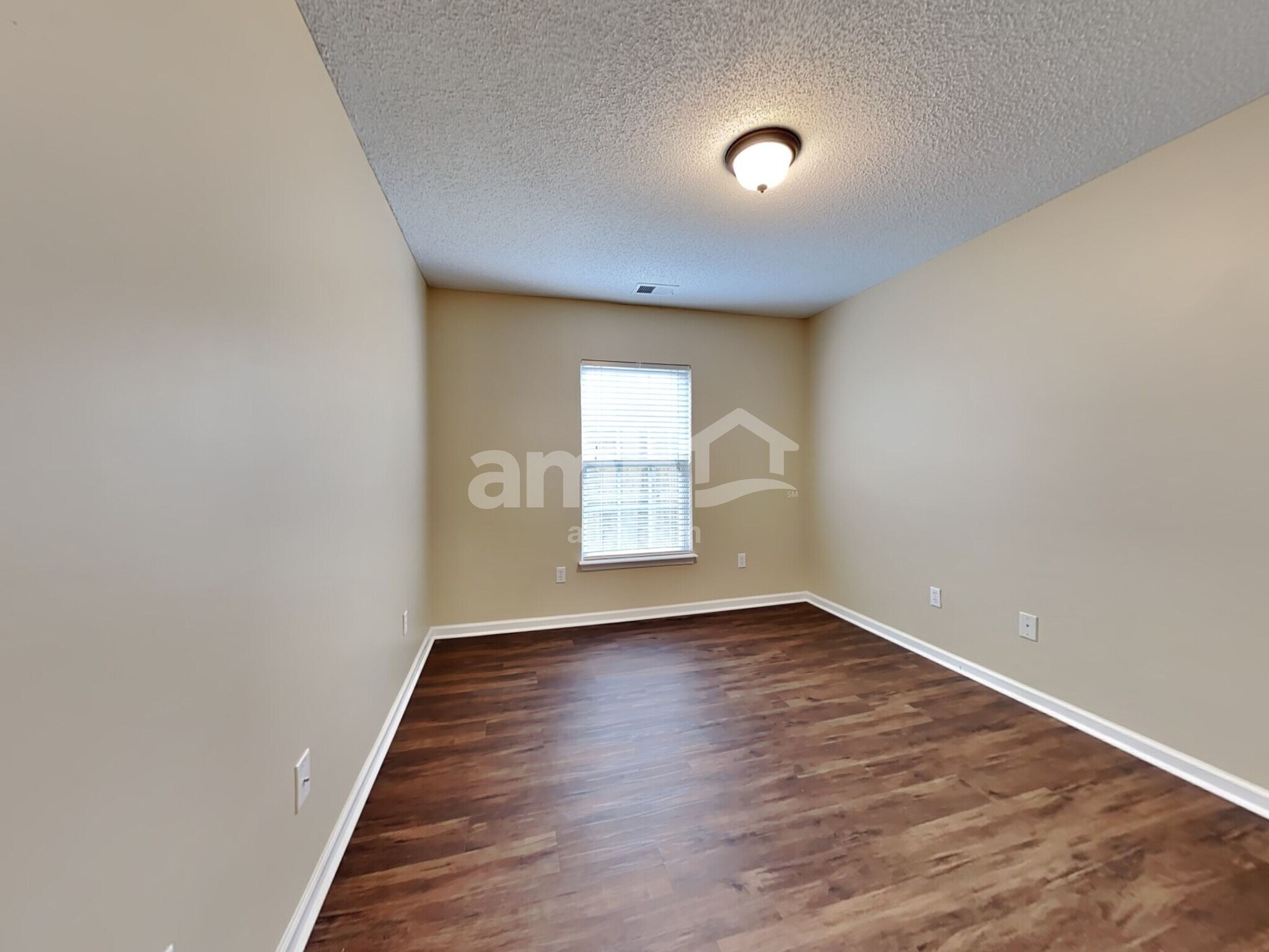 Building Photo - 304 S Port Dr