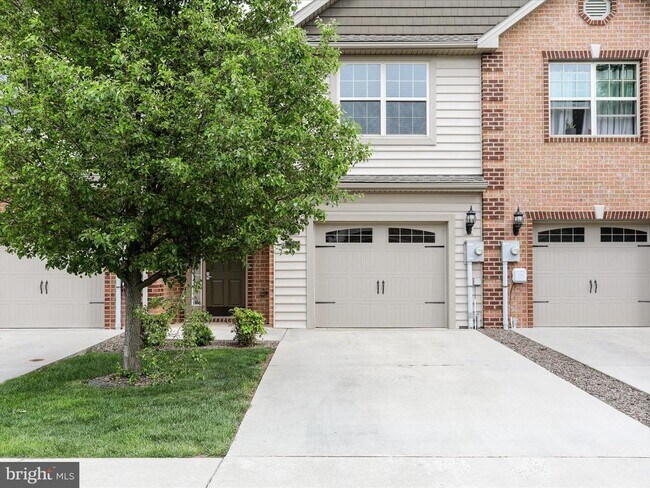Building Photo - 20 Delano Dr