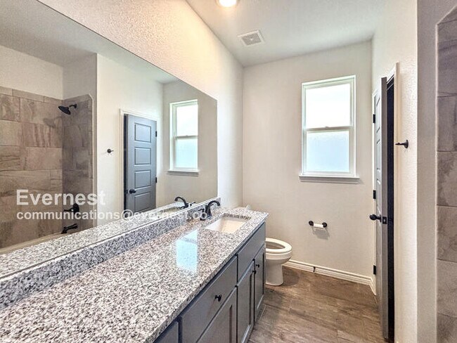 Building Photo - Limited Time Special Offer / 3 Bed, 2 Bath Home with Fenced Yard & Garage / Pet-Friendly / Availa...