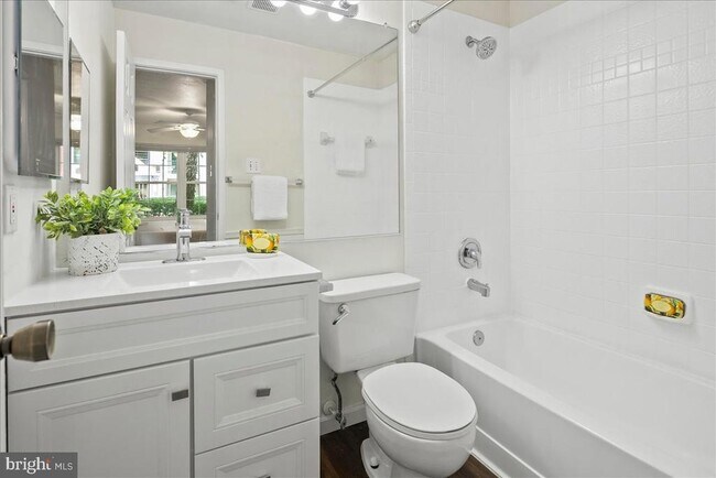 Building Photo - 3303 Wyndham Cir