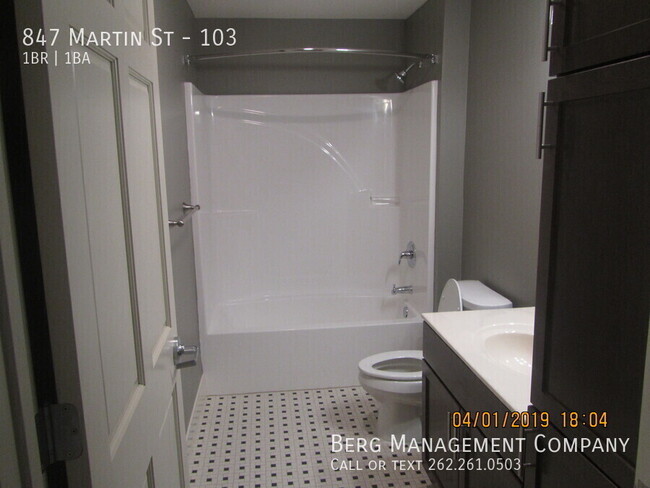 Building Photo - 847 Martin St