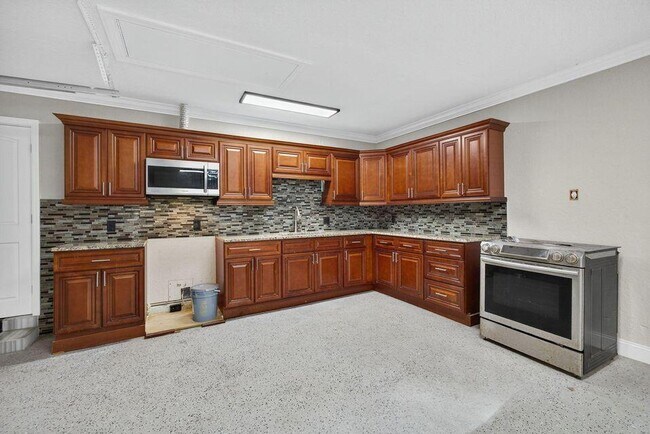 Building Photo - 1295 Longlea Terrace