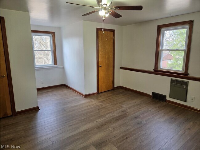 Building Photo - 3976 Faircrest St SW