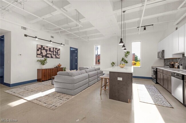Building Photo - 14650 Detroit Ave