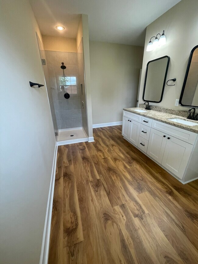 Building Photo - 1406 Old Estill Springs Rd