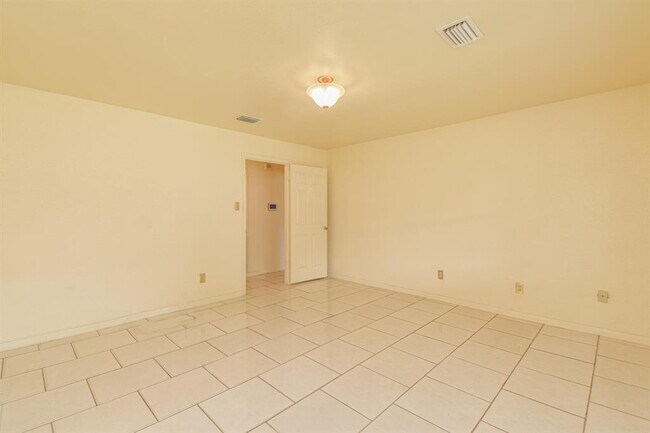 Building Photo - 3803 Lochmire Ln