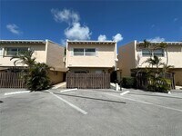 Building Photo - 8931 NE 4th Avenue Rd