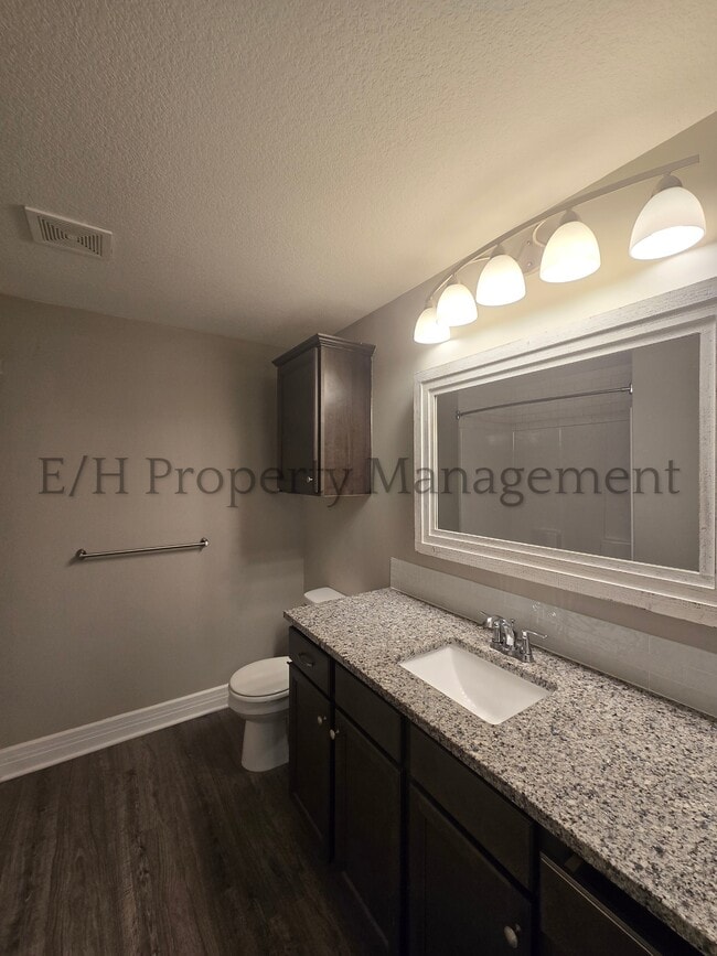 Building Photo - 2220 E Village Estates Dr