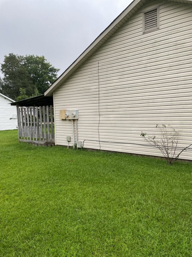 Building Photo - 101 Garden Pl