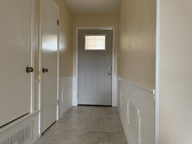 Building Photo - 1409 Opal Rd