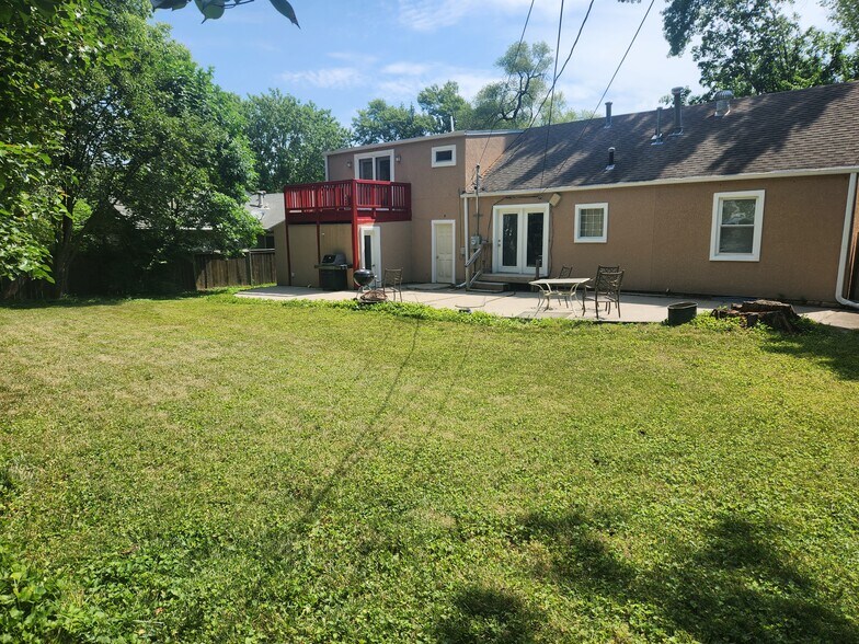 Building Photo - 5928 Fontana St